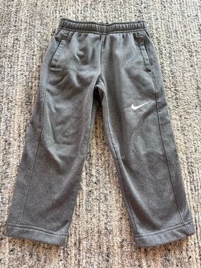Nike kids Gray Boys' Athletic Sweatpants